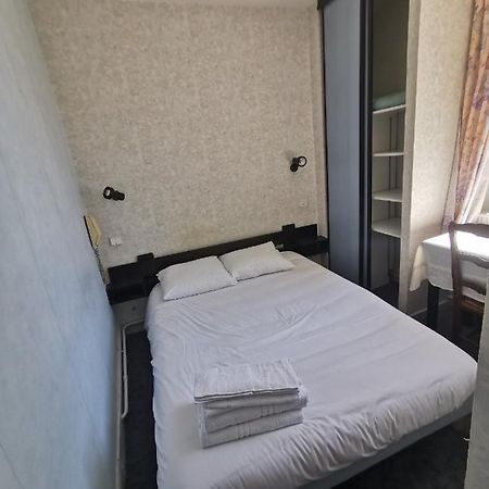 Hotel Le Tourisme Embrun ภายนอก รูปภาพ