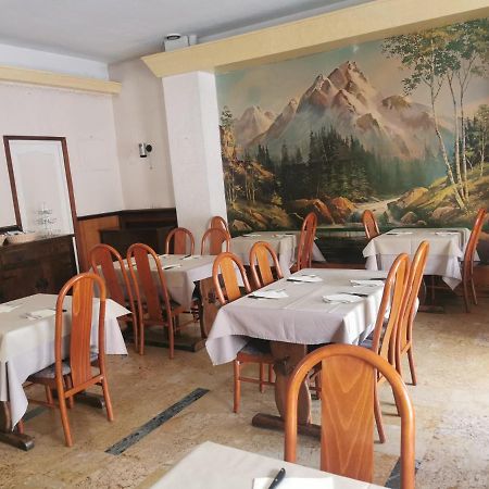 Hotel Le Tourisme Embrun ภายนอก รูปภาพ