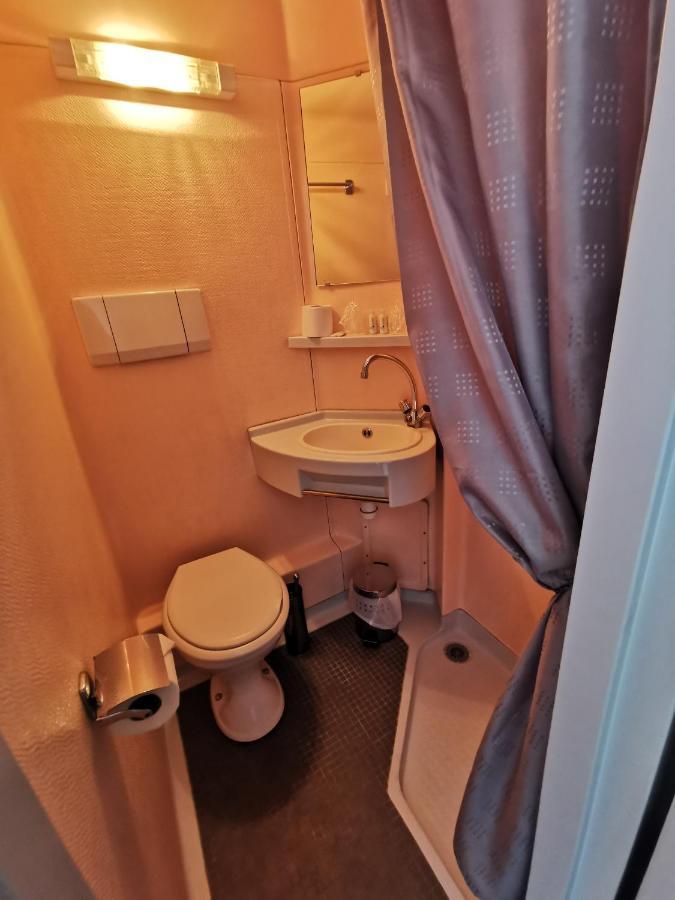 Hotel Le Tourisme Embrun ภายนอก รูปภาพ