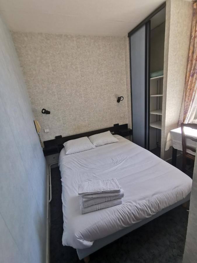 Hotel Le Tourisme Embrun ภายนอก รูปภาพ