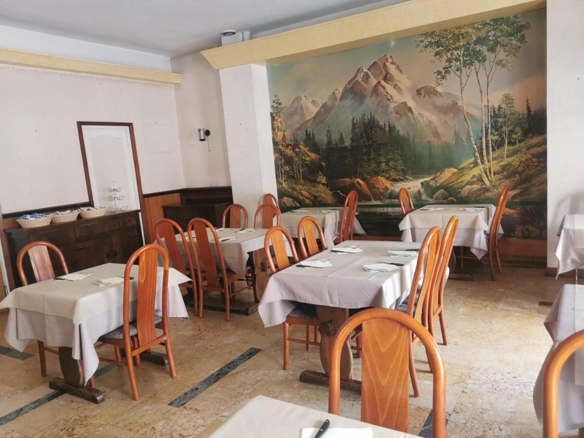Hotel Le Tourisme Embrun ภายนอก รูปภาพ