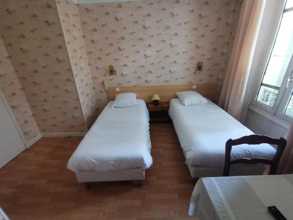 Hotel Le Tourisme Embrun ภายนอก รูปภาพ